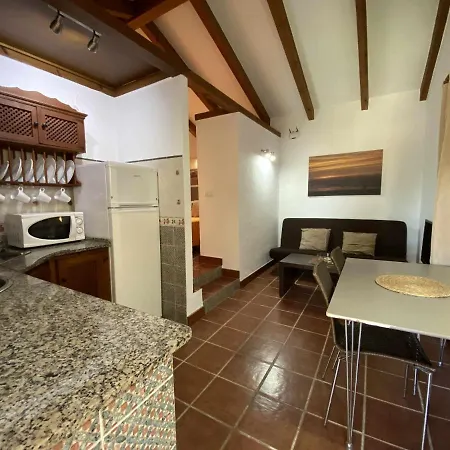 Casita Con Jardin Privado Y Piscina Compartida Cadiz