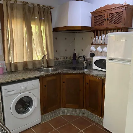 Casita Con Jardin Privado Y Piscina Compartida *